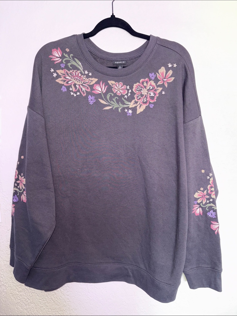 #T388 - NWOT - Torrid Charcoal Sweatshirt with Floral Embroidery - 2X